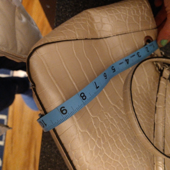 Gorgeous! FAUX Gator Skin Purse - Picture 5 of 5